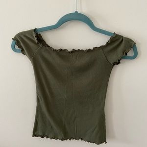 HOLLISTER OLIVE GREEN RUFFLED TIGHT-FIT SHIRT